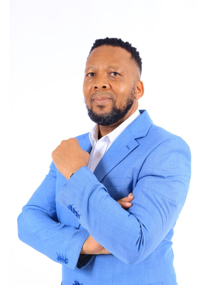 Professional portrait of Lobone Raditladi, Founder of Raditladi Systemic Leadership Consulting.